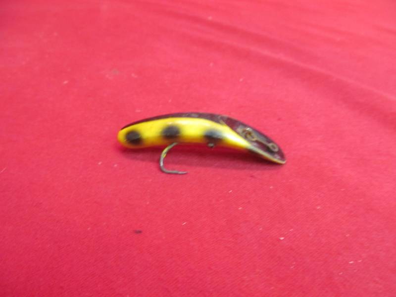 lot 97 image: fishing lure