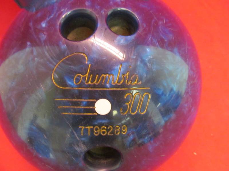 lot 185 image: Columbia bowling ball ,case