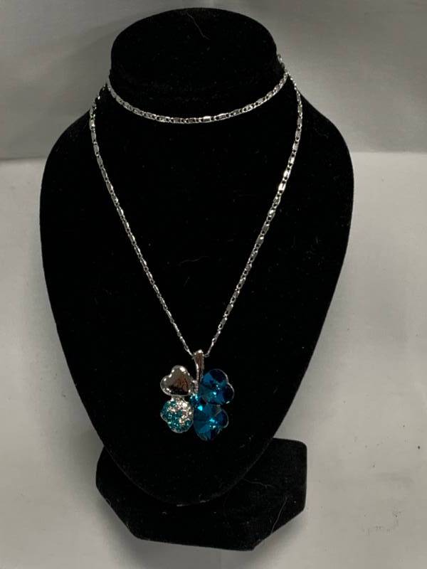 lot 56 image: Womens 4 Leaf Clover Necklace
