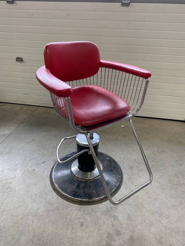 lot 53 image: Josephs School of Hair 1960s Barber Chair