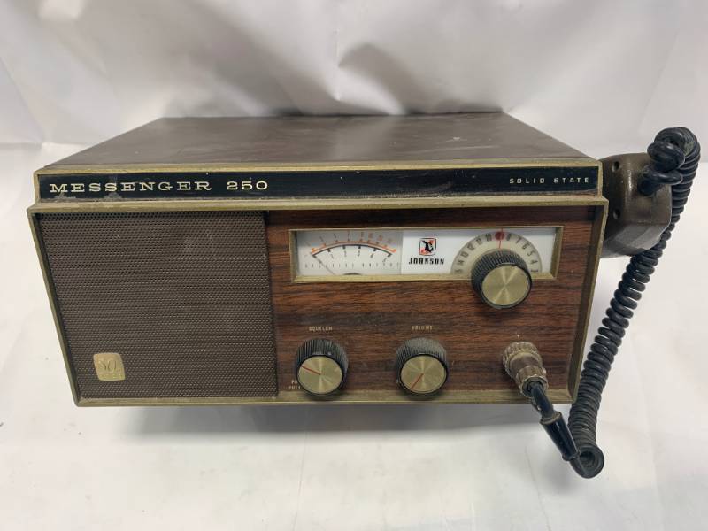 lot 95 image: Johnson Messenger 250 CB Radio Base Station