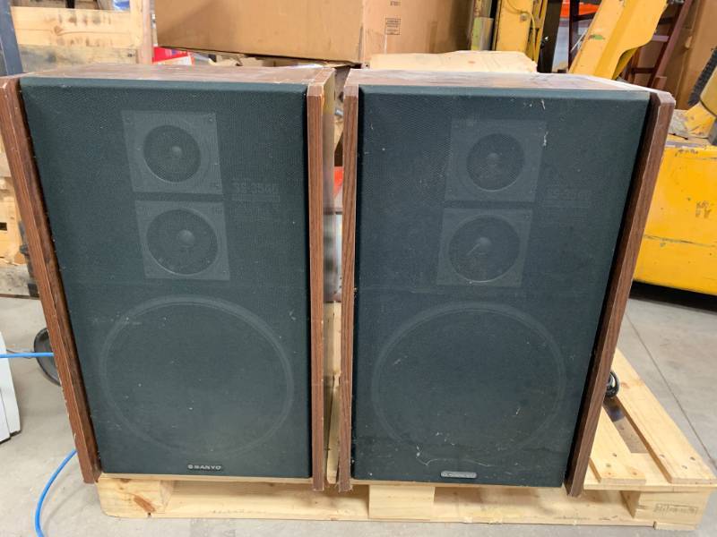 lot 115 image: Set Of Large Sanyo Speaker