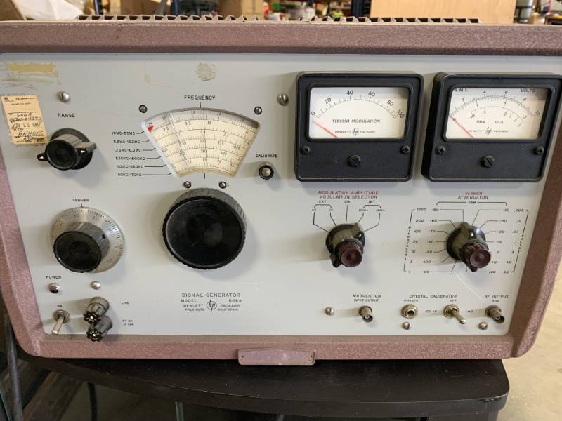 lot 122 image: Vintage US Navy Signal Generator 6064