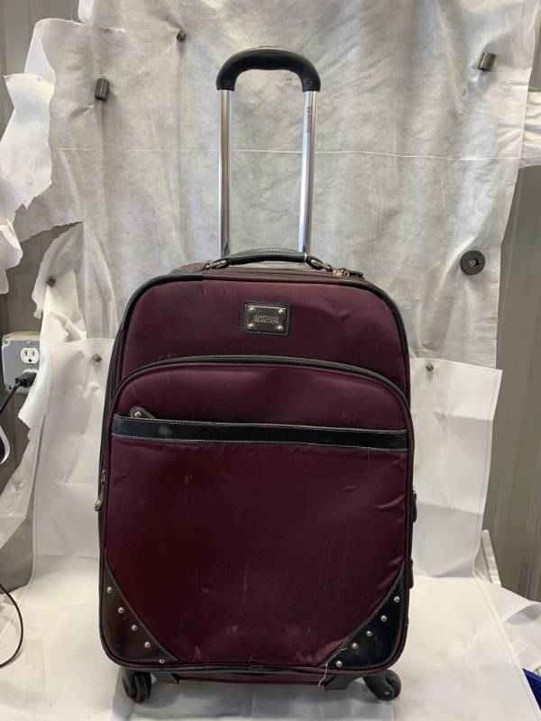 lot 125 image: Kenneth Cole Reaction Rolling Suitcase