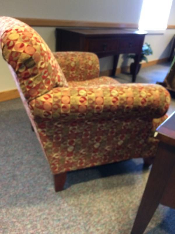 lot 4 image: High Quality KFI Seating Heldon Accent Guest Chair Lobby Seating Ulcon Spice - #2 - Great Condition