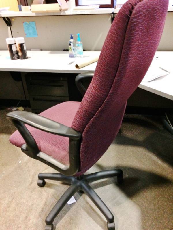 lot 18 image: HON Premium Quality High Back Comfortable Ergonomic Upholstered Executive Chair - Great Condition
