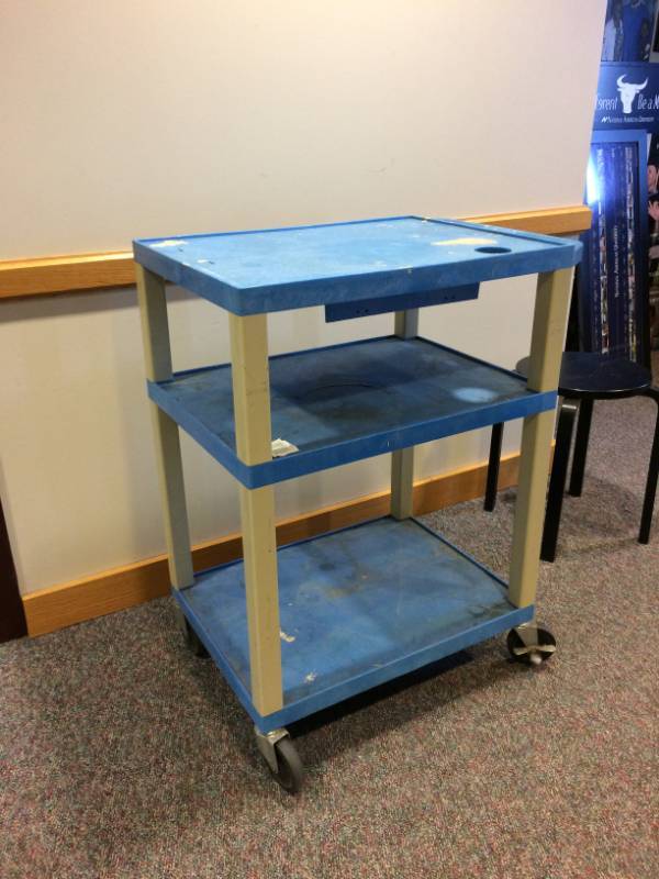 lot 19 image: 3 Tier Office Utility Cart