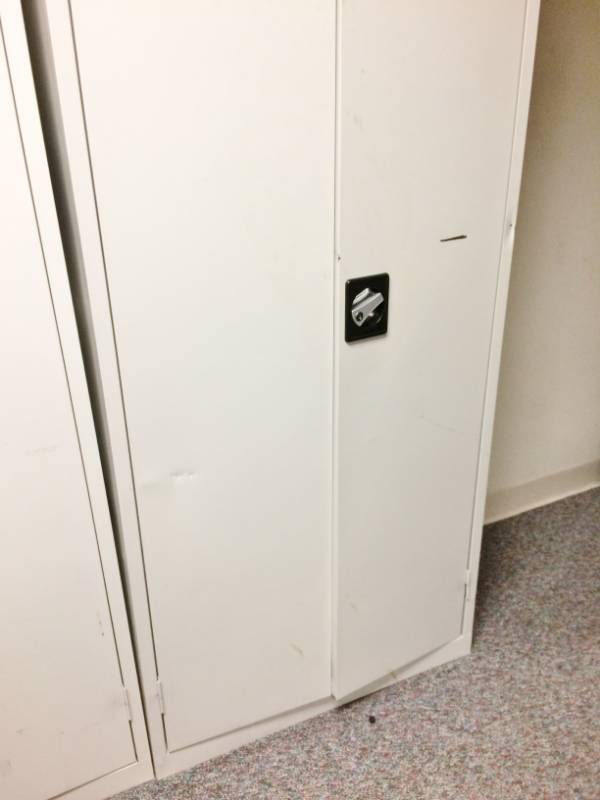 lot 30 image: Sandusky Storage Cabinet - Contents Not Included - Good Condition