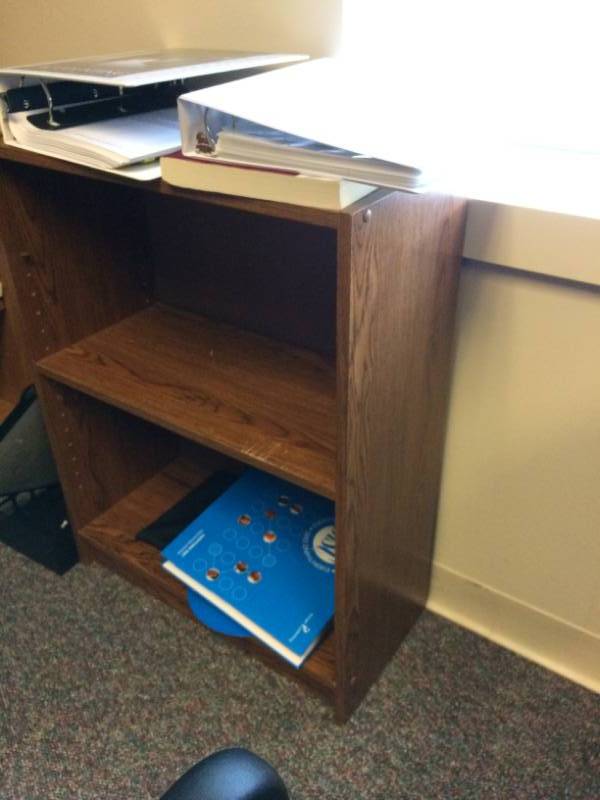 lot 66 image: 2 Shelf Natural Oak Finish Bookcase - Excellent Condition Contents Not Included