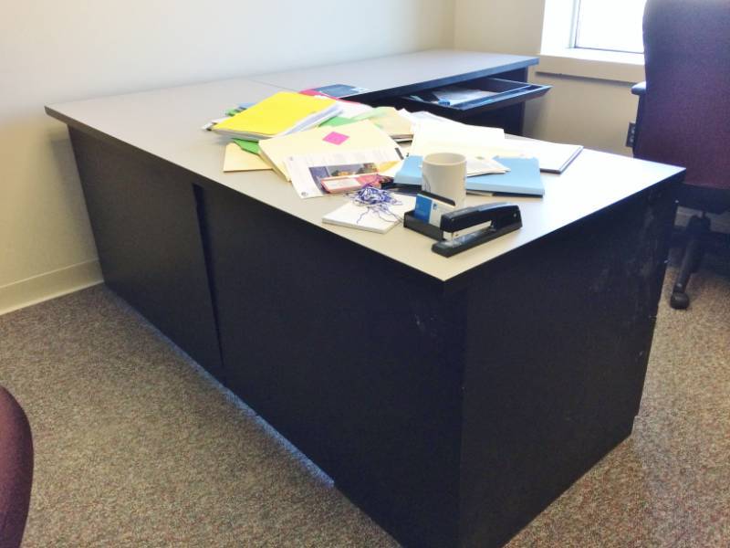 lot 72 image: HIGH QUALITY STEELCASE&nbspL Shape Desk Training Workstation Includes 3 Drawer Metal Filing Cabinet - Great Condition Contents Not Included