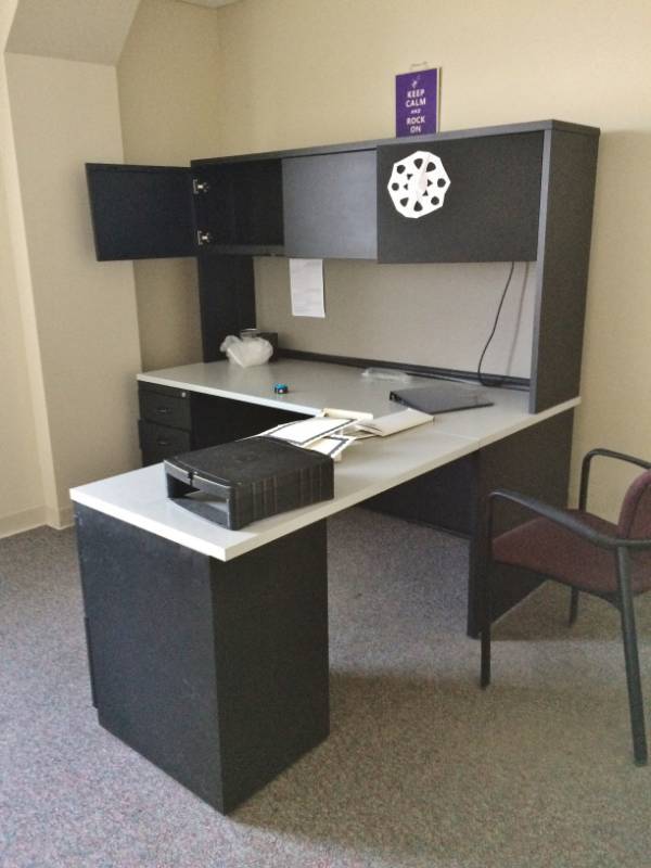 lot 73 image: Wow Like New Condition&nbspHIGH QUALITY STEELCASE&nbspLighted L Shape Right Return Executive Office Workstation With Overhead 3 Door Cabinet With 1-3 Drawer Filing Cabinet & 1-2 Drawer Filing Cabinet - Contents Not Included
