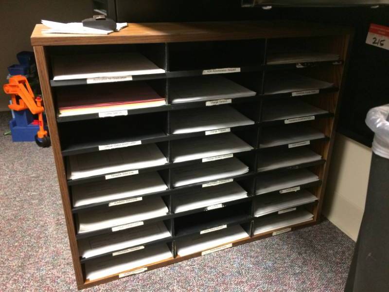 lot 79 image: 24 Compartments Tabletop Mailroom Oak Wood Literature File Organizer - Excellent condition