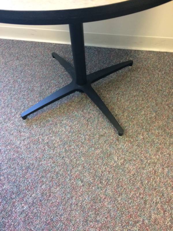 lot 95 image: HIGH QUALITY STEELCASE&nbspRound Office Table - Excellent Condition - Contents Not Included - Matches Desks in other lots