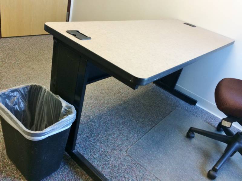 lot 96 image: HIGH QUALITY STEELCASE&nbspDouble Outlet Computer Classroom Training Table - Great Condition