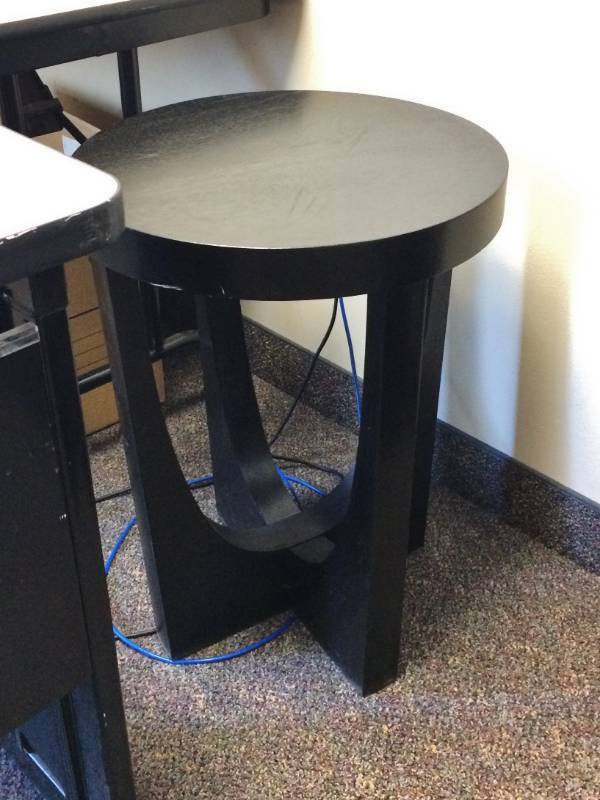 lot 100 image: Contemporary Wood Accent Side Table - Excellent Condition