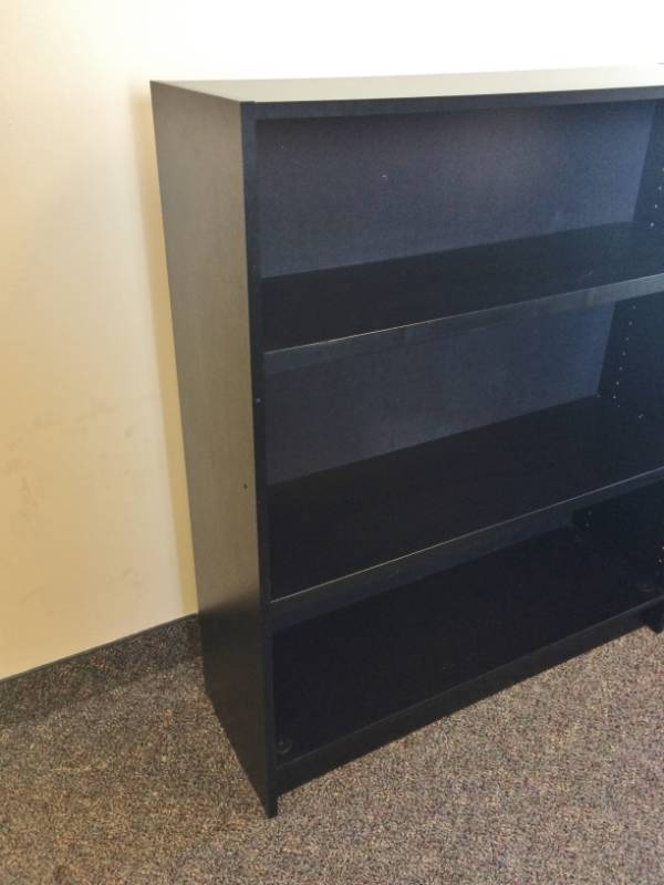 lot 106 image: HIGH QUALITY STEELCASE&nbspBlack Wood 4 Shelf Bookcase - Excellent Condition