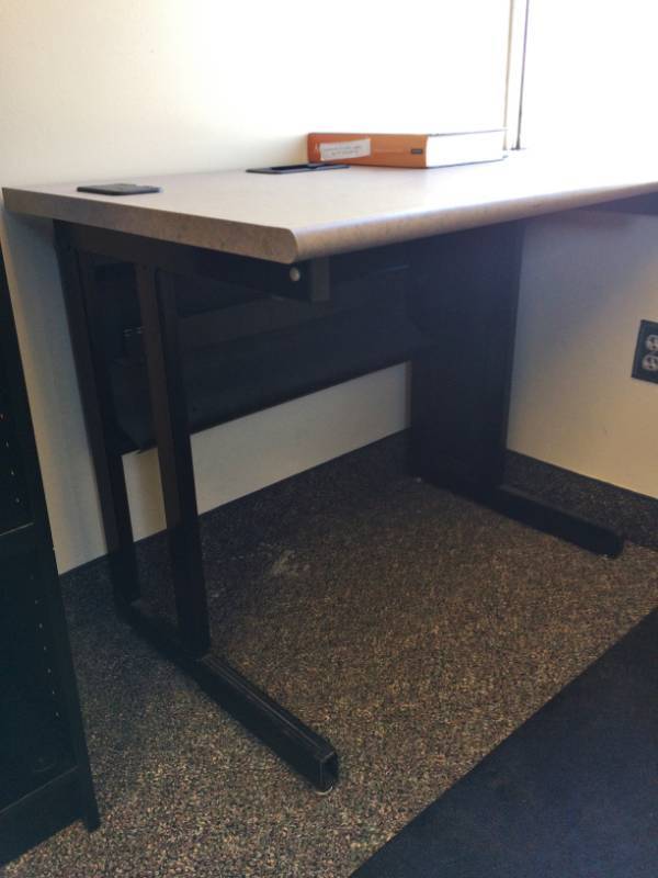 lot 107 image: HIGH QUALITY STEELCASE&nbsp3 Port Outlet Computer Classroom Training Table - Great Condition