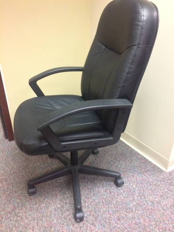 lot 122 image: High Quality HON Basyx Leather Executive Ergonomic Office Chair - Excellent Condition