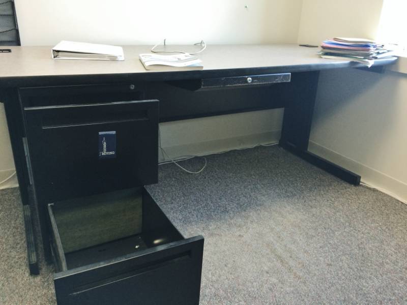 lot 135 image: HIGH QUALITY STEELCASE&nbspDouble Outlet Computer Classroom Training Table With 3 Drawer Filing Cabinet - Great Condition Contents Not Included