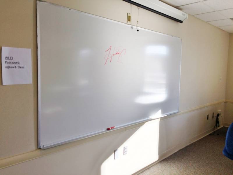 lot 139 image: Huge Heavy Duty Classroom 8 x 4 Dry Erase Whiteboard With Full Length Marker Tray - Excellent Condition