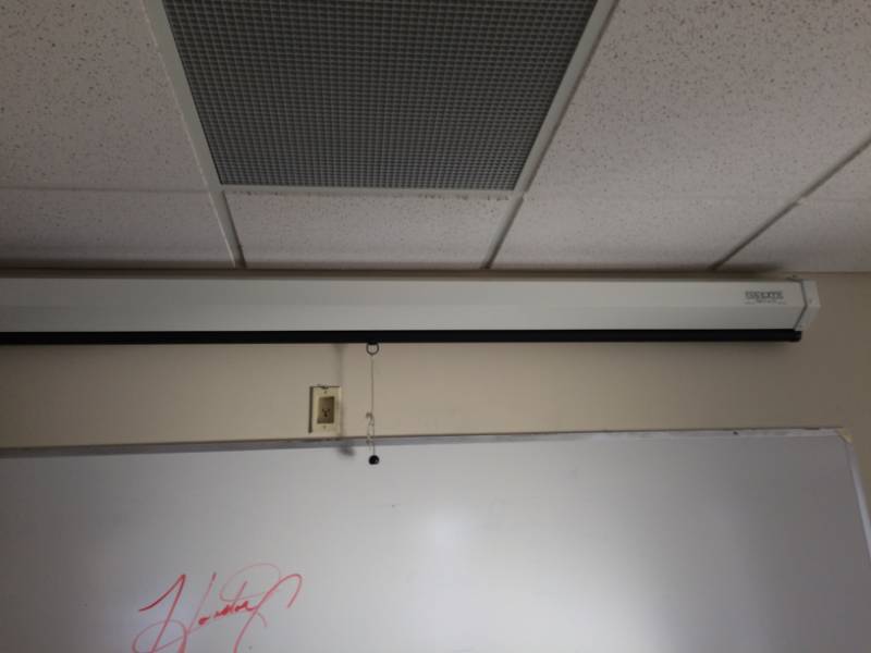 lot 140 image: Da-Lite Model C With CSR 84 Wall Mount Projection Screen for Large Conference & Training Rooms - Excellent Condition 