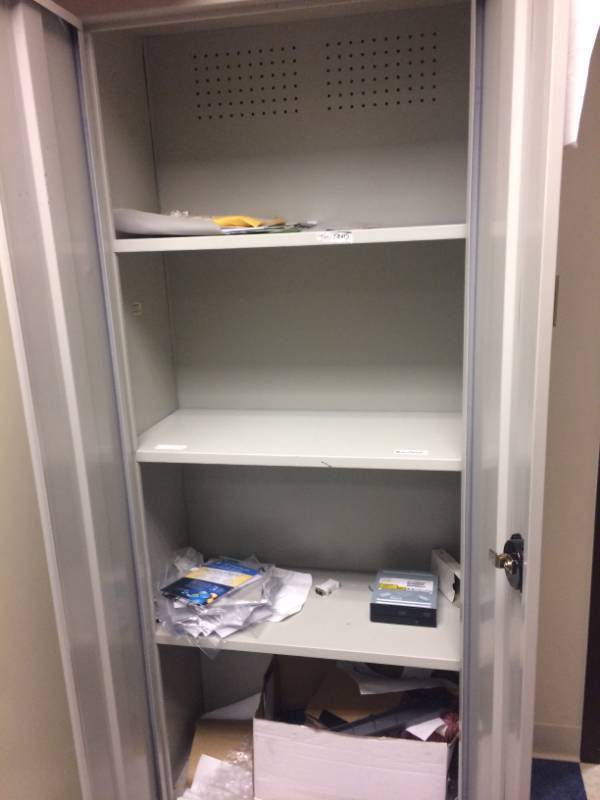 lot 197 image: Sandusky Storage Cabinet - Contents Not Included - Good Condition