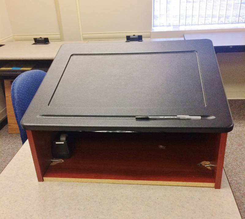 lot 207 image: Tabletop Lectern Podium - Needs Repair Inside & Has Wear