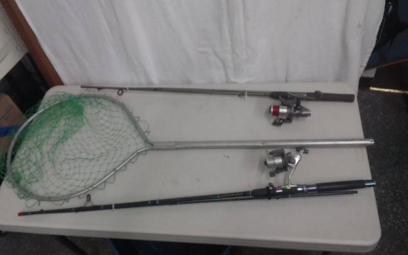 lot 19 image: Zebco Rod & Shimano Reel, Shakespeare Synergy Red Reel Combo & Net