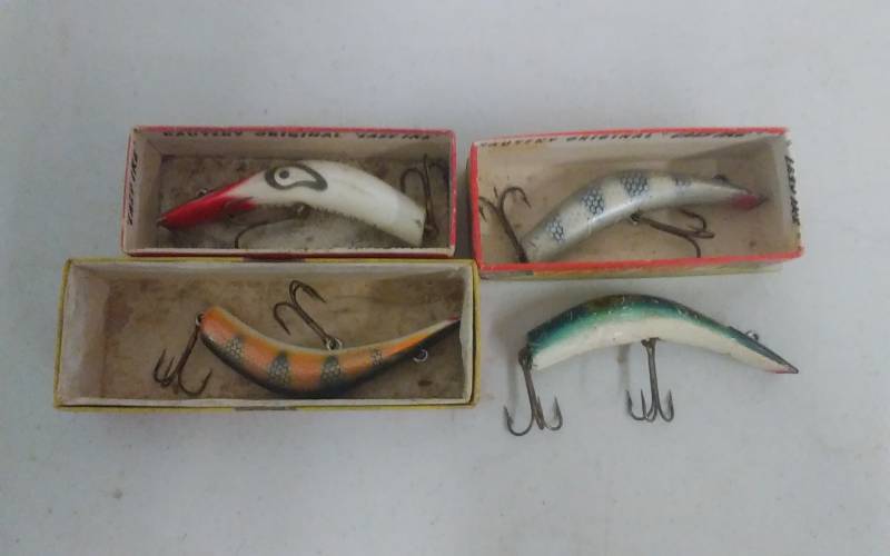 lot 4 image: 4-Vintage Lures