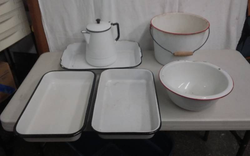 lot 35 image: Lot Of Enamel Ware
