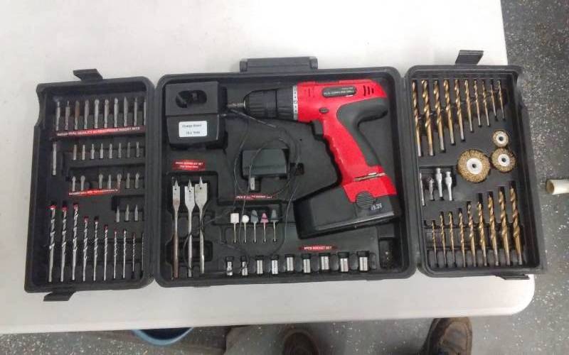 lot 39 image: 19.2 Volt Cordless Drill ,With Bits
