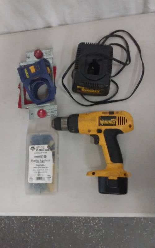 lot 40 image: Dewalt Cordless Drill With Charger