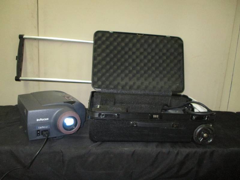 Infocus Lite Pro 720 Projector Works see pictures