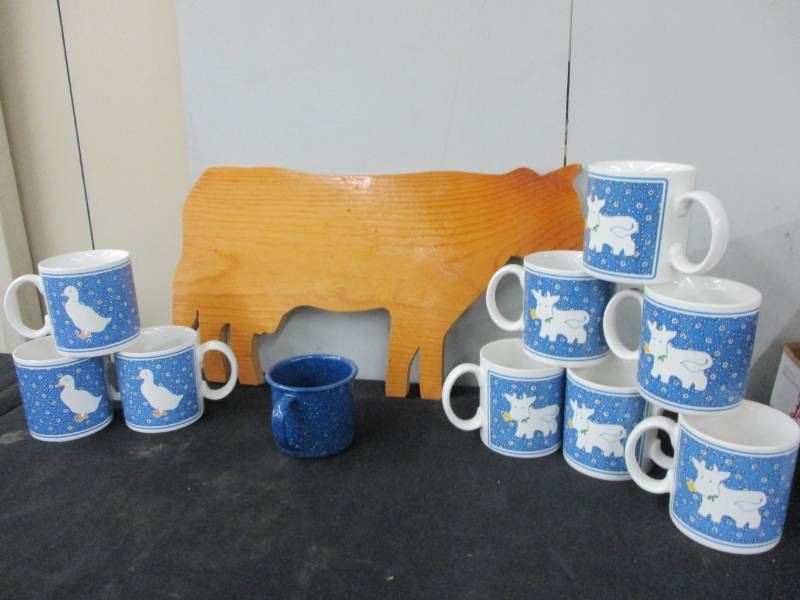 Cow Cutting Board, Cow Coffe cups and duck cups