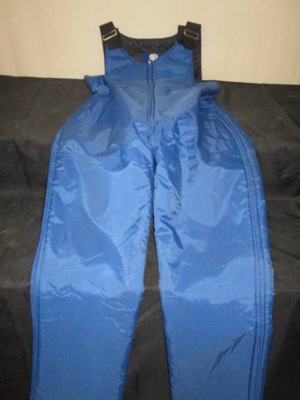 Raven Snow Pants look like they have never been worn No tags but pretty sure Xlarge