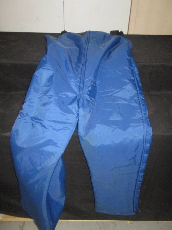 Raven Snow Pants look like they have never been worn No tags but pretty sure Xlarge