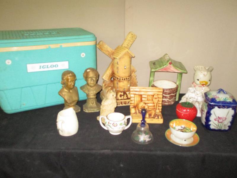 Knickknacks and collectibles