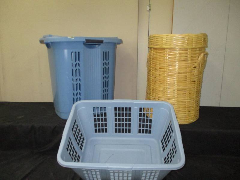 2 Hampers and a clothes basket