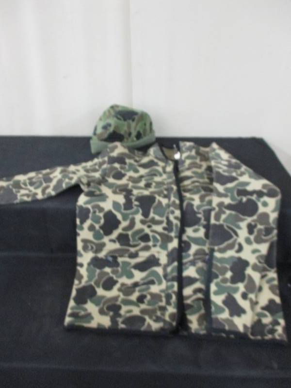Neoprene Coat Lg  Looks very nice and Eddie Bauer camo hat