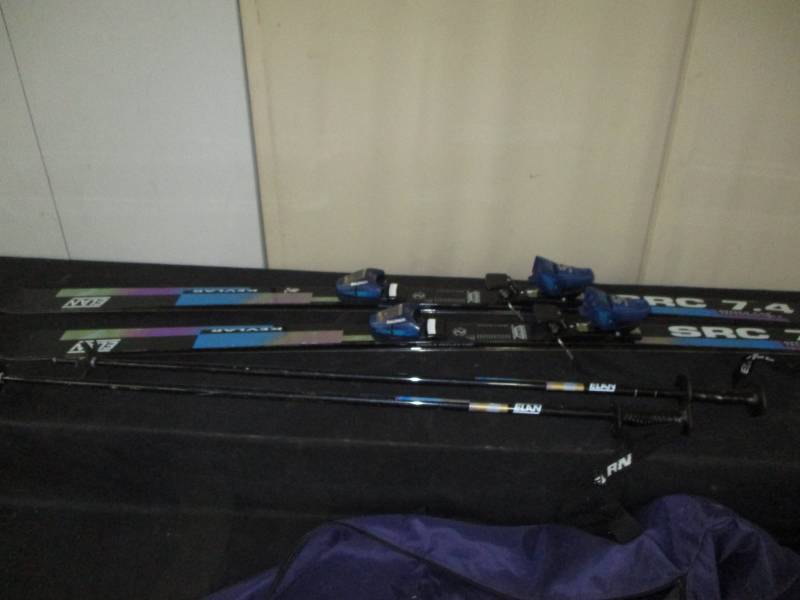 Elan Downhill Skiss, Poles, and case