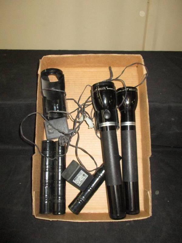 2 MAG Lights 2 Charges Work with D Batteries