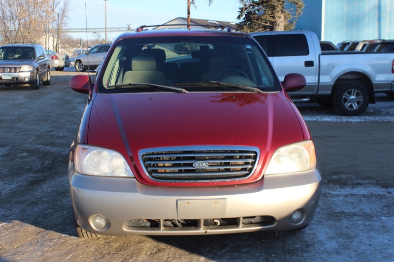lot 3393 image: 2003 Kia Sedona EX