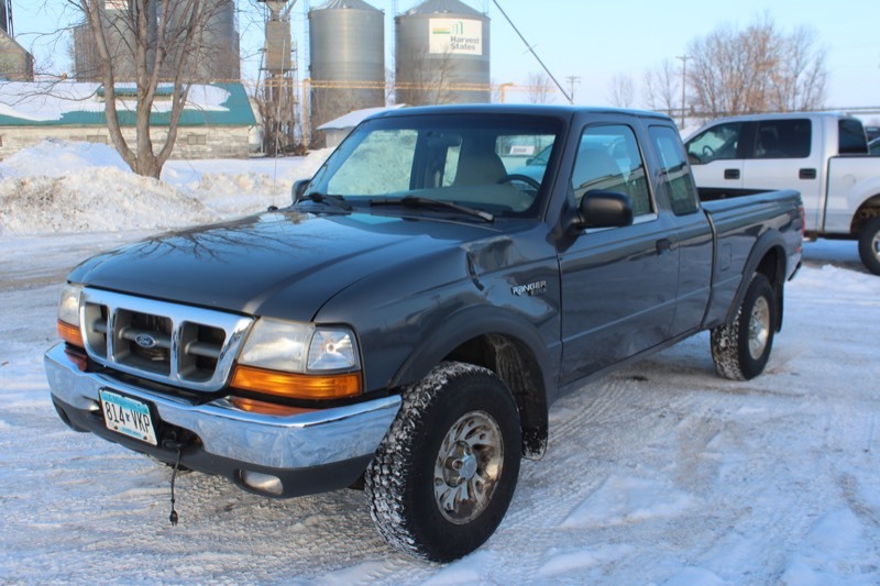 lot 3390 image: 2000 Ford Ranger XLT 4x4 Extended Cab - 114,130 Miles -