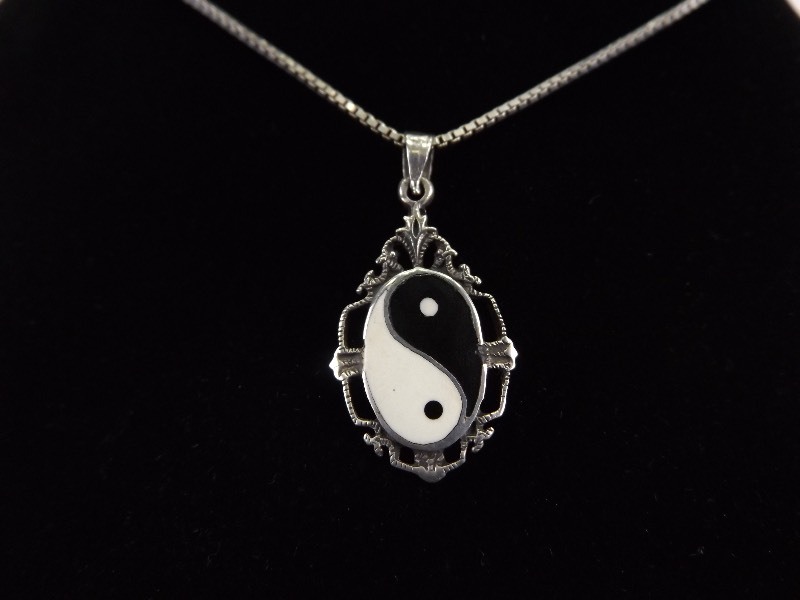 Vintage .925 Sterling Silver Asian Yin Yang Pendant Necklace