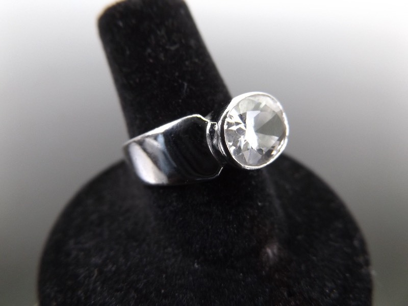 .925 Sterling Silver Faceted Crystal Ring Size 7