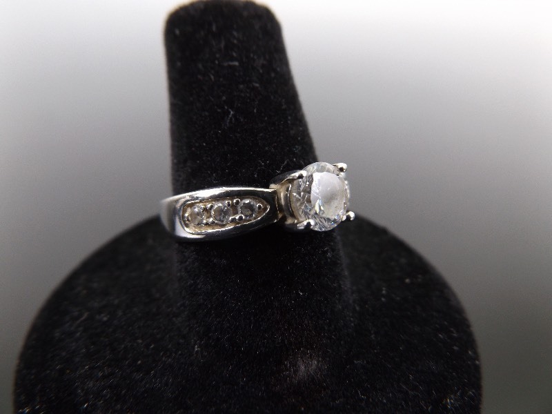 .925 Sterling Silver Faceted Crystal Ring Size 7.25