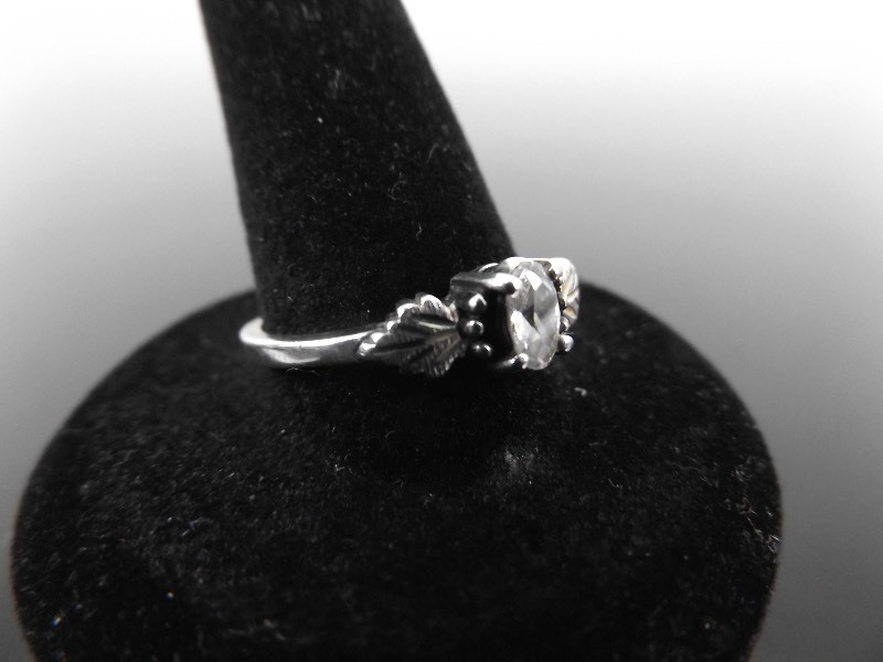 .925 Sterling Silver Facet Crystal Leaf Collar Ring Size 9.25