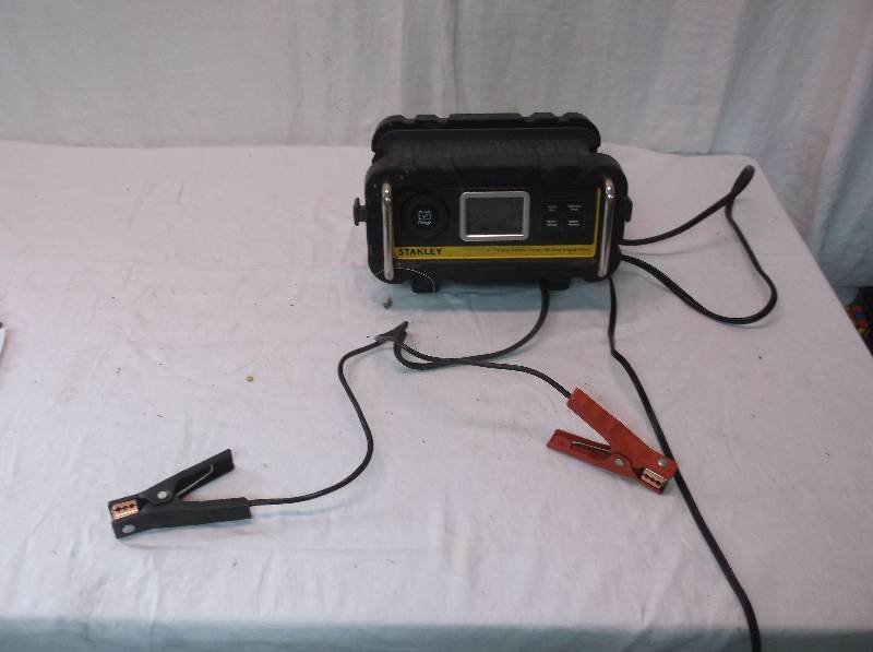 lot 23 image: Battery Charger