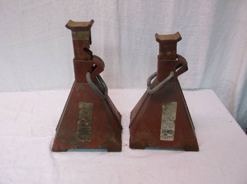 lot 29 image: Jack Stands