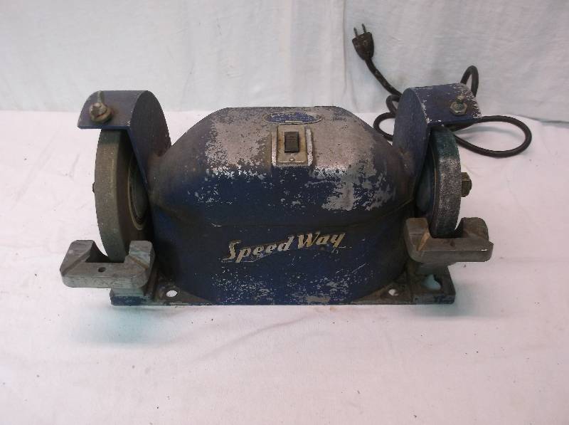 lot 30 image: Bench Grindder